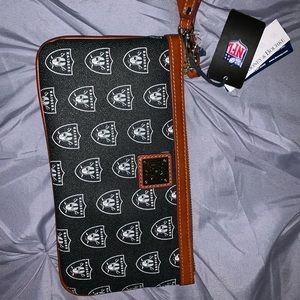 Dooney & bourke wristlet